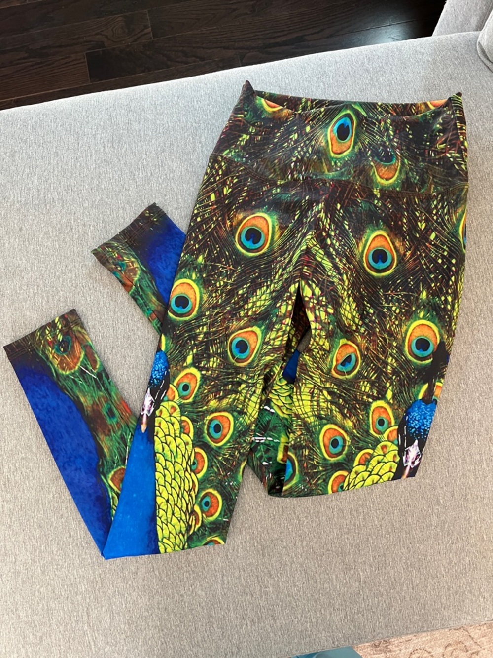 Peacock Print Leggings - Vibrant Green & Blue, size XS